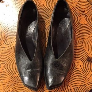 Cydwoq Black Flats